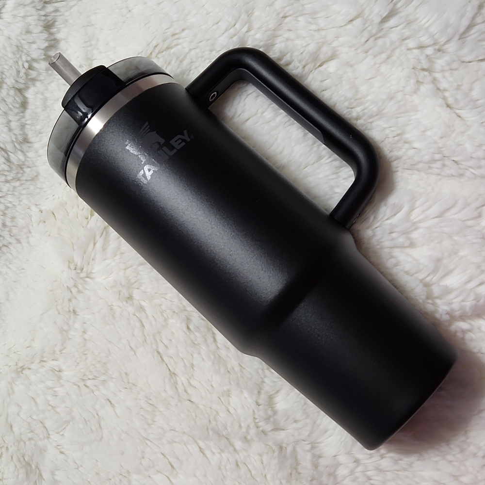 THE QUENCHER H2.0 FLOWSTATE™ TUMBLER | 30 OZ